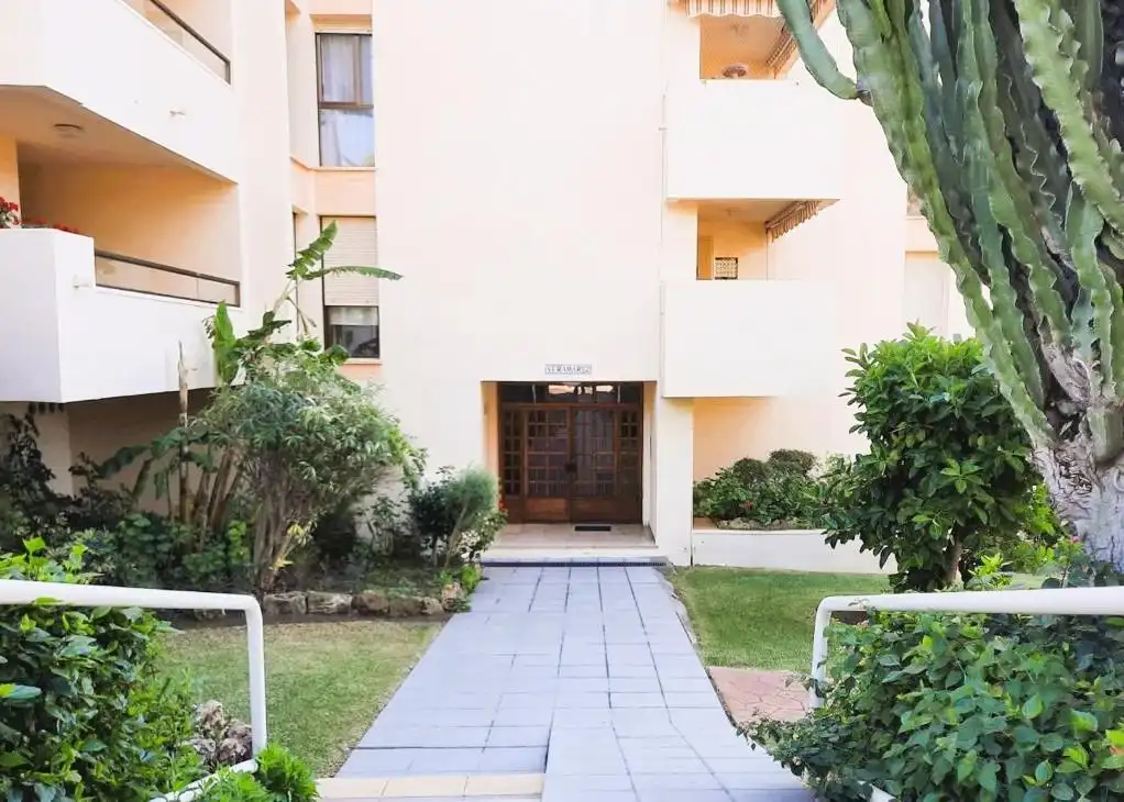 Außenansicht von Wohnungen zum Verkauf in Escalona mit Klimaanlage, Heizung und Privatgarten