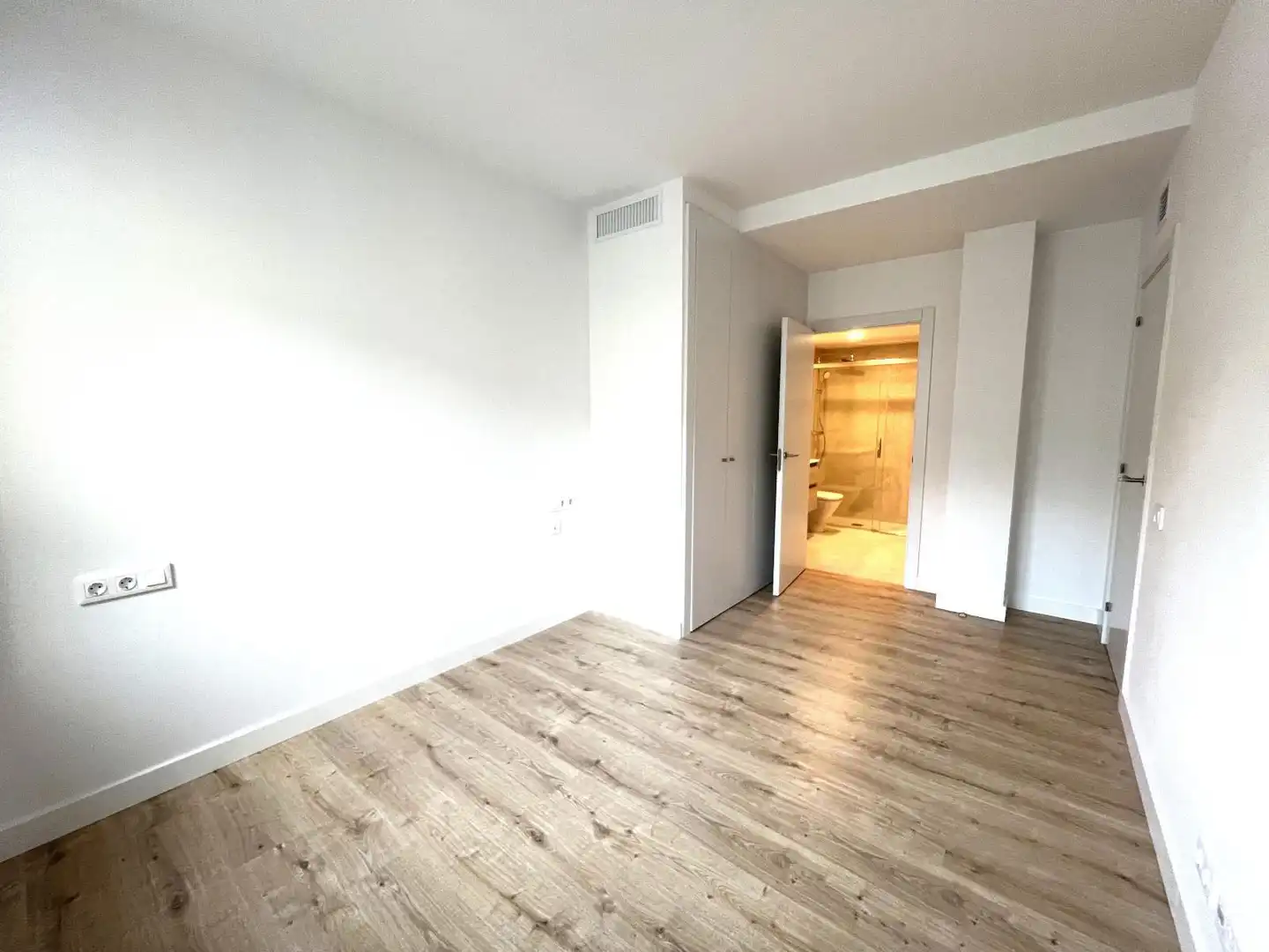 Bedroom of Attic for rent in Girona  with Air Conditioner, Terrace and Storage room