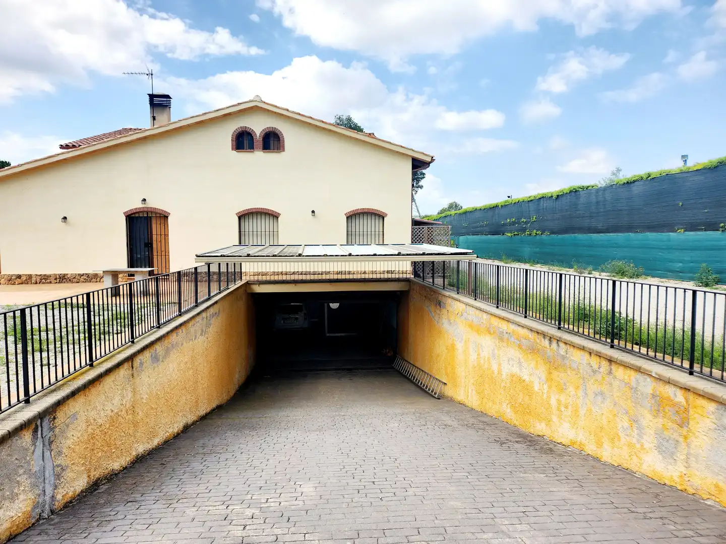 Vista exterior de Finca rústica de alquiler con opción a compra en Esparreguera con Calefacción, Jardín privado y Terraza