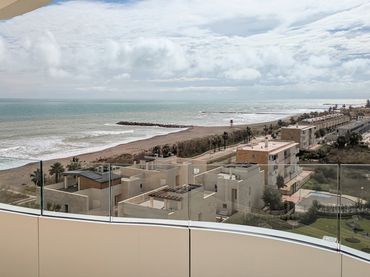 Àtic d'obra nova amb piscina en venda a Avinguda de la Tramuntana 22