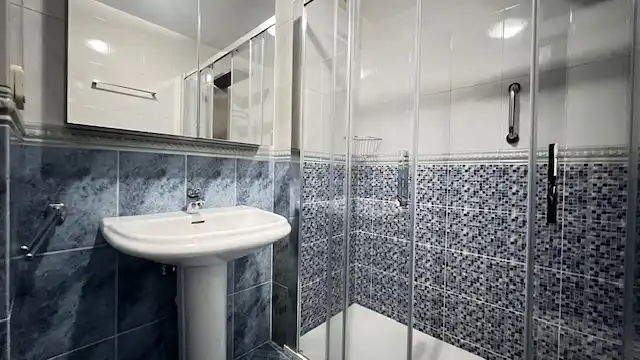 Bathroom of Flat for sale in A Coruña Capital   with Heating, Parquet flooring and Storage room