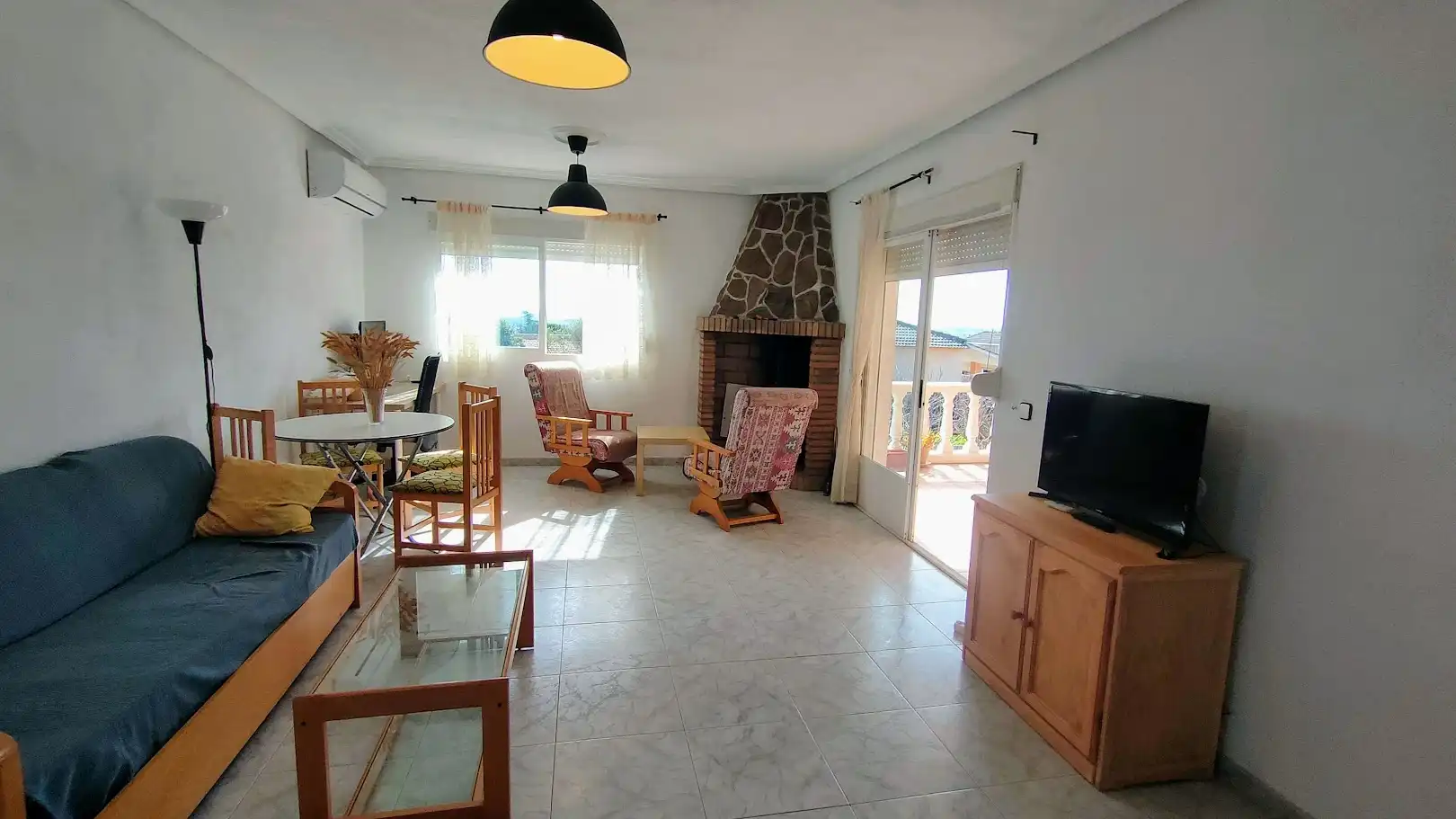 Sala de estar de Casa o chalet en venta en Torrejón del Rey con Aire acondicionado, Calefacción y Jardín privado