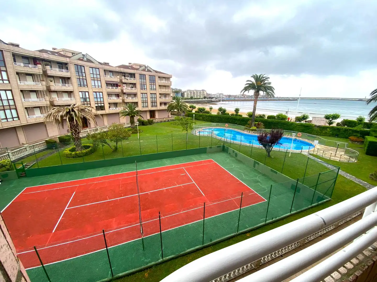 Swimming pool of Flat for sale in Castro-Urdiales  with Heating, Private garden and Parquet flooring