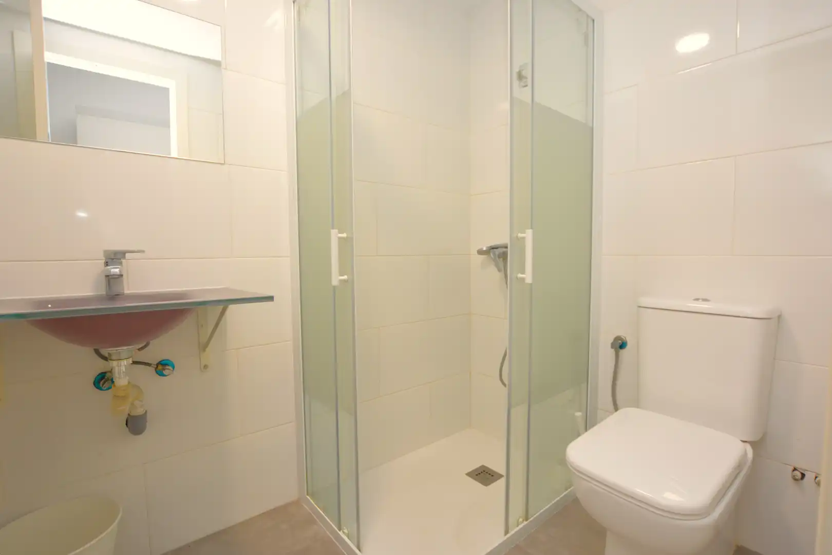 Bathroom of Buildings for sale in Sevilla