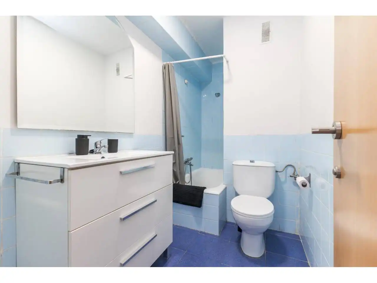 Baño de Piso en venta en Valencia con Aire acondicionado y Balcón