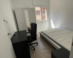 Dormitori de Apartament per a compartir en  Barcelona Capital amb Moblat, Rentadora i Internet