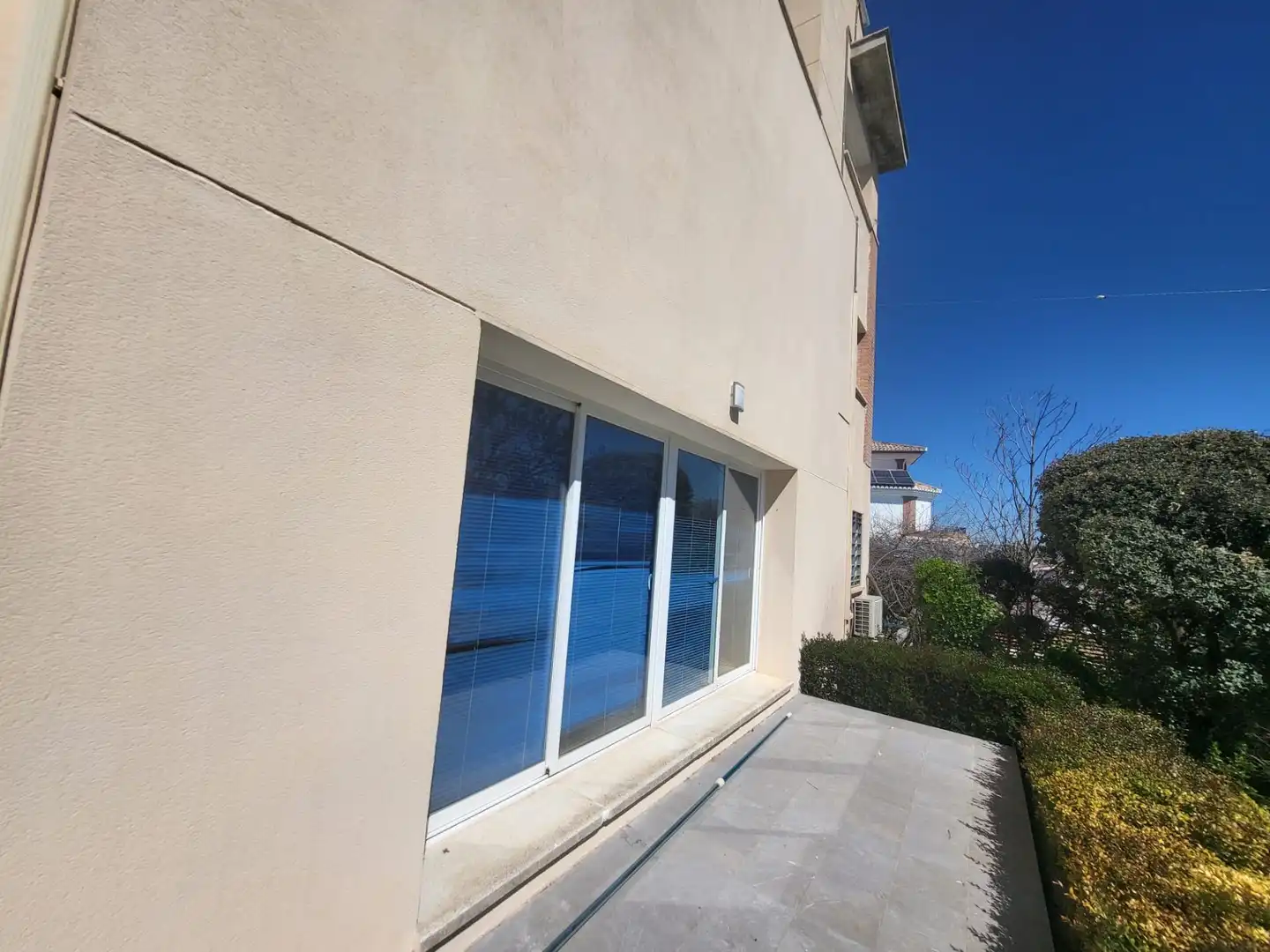 Vista exterior de Casa o xalet en venda en Albolote amb Aire condicionat, Calefacció i Jardí privat