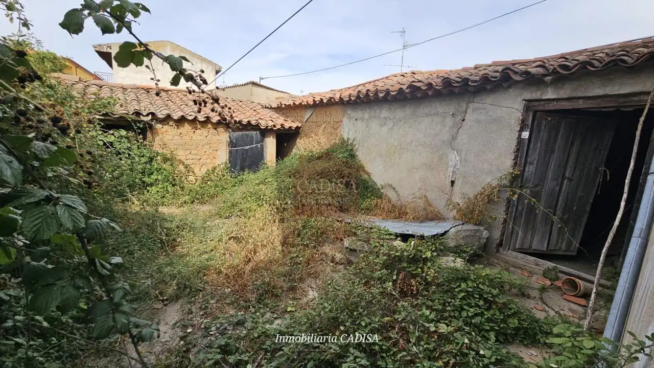 Casa o chalet en venta en Calvarrasa de Abajo con Jardín privado, Trastero y Amueblado