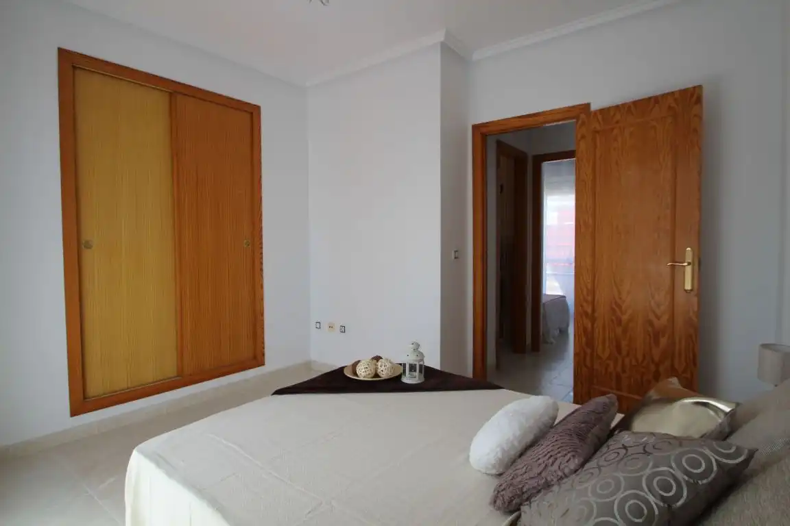 Habitación de Casa adosada en venta en Torrevieja con Calefacción, Jardín privado y Terraza