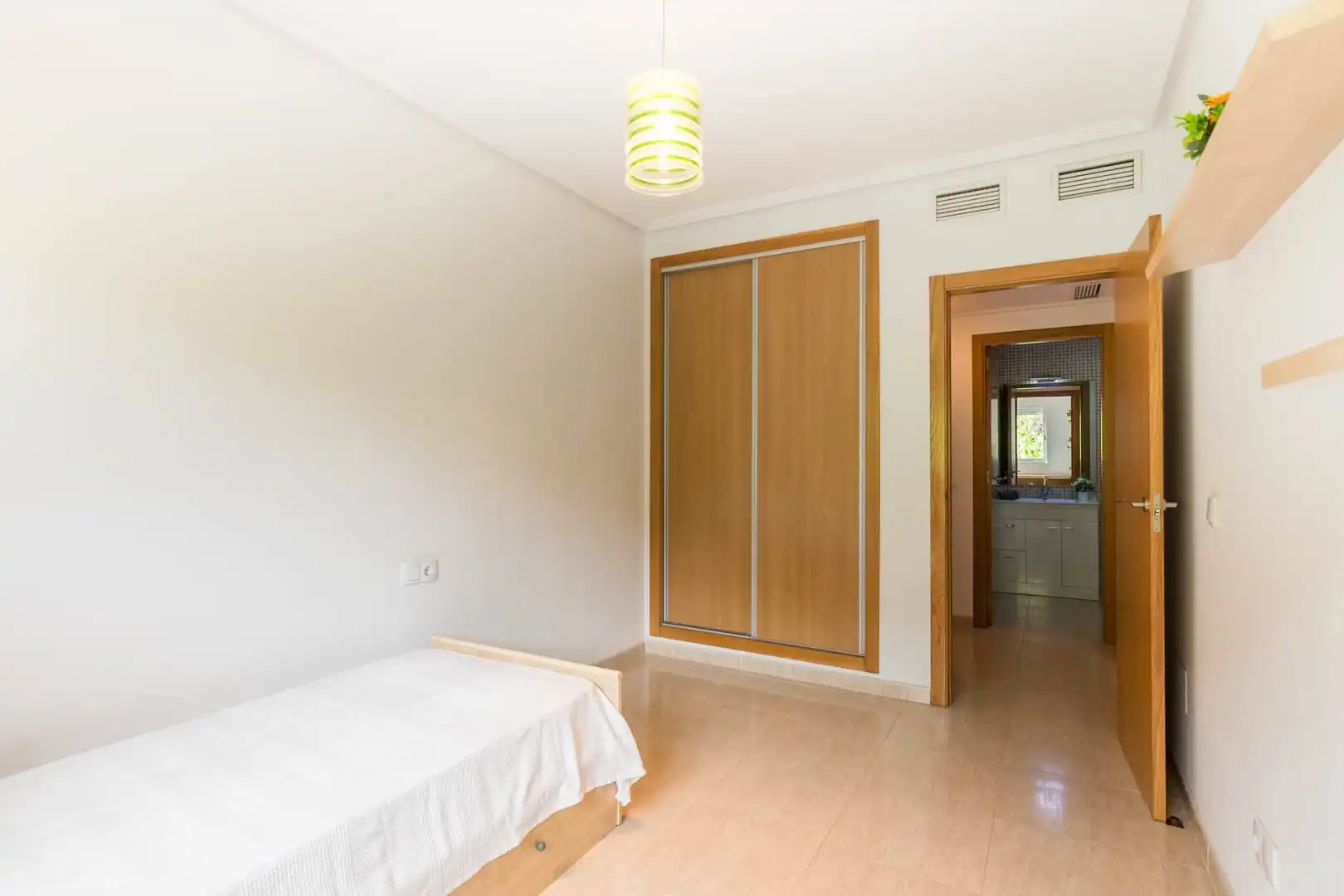 Habitación de Piso en venta en Murcia con Trastero y Amueblado