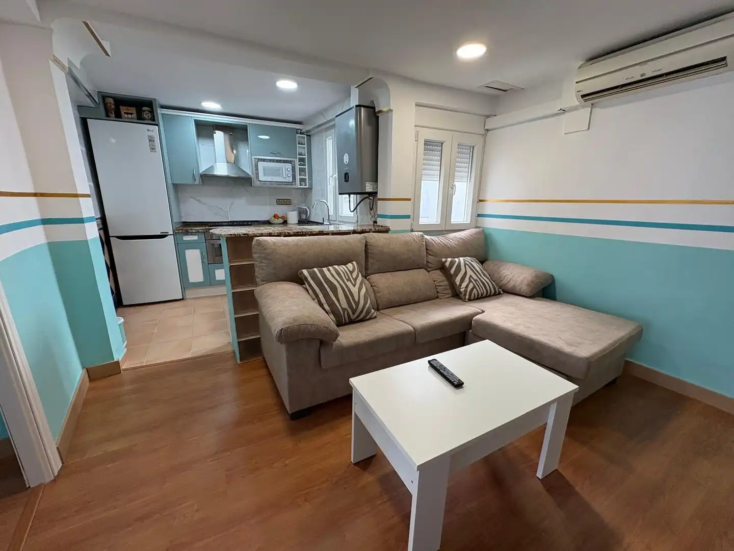 Living room of Flat for sale in Córdoba  with Air Conditioner, Heating and Storage room