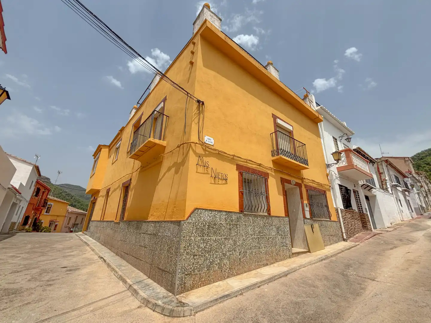 Vista exterior de Casa o xalet en venda en Marines amb Aire condicionat, Terrassa i Balcó