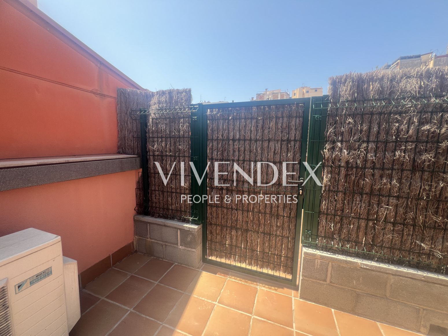 Exterior view of Flat for sale in  Barcelona Capital  with Parquet flooring and Terrace
