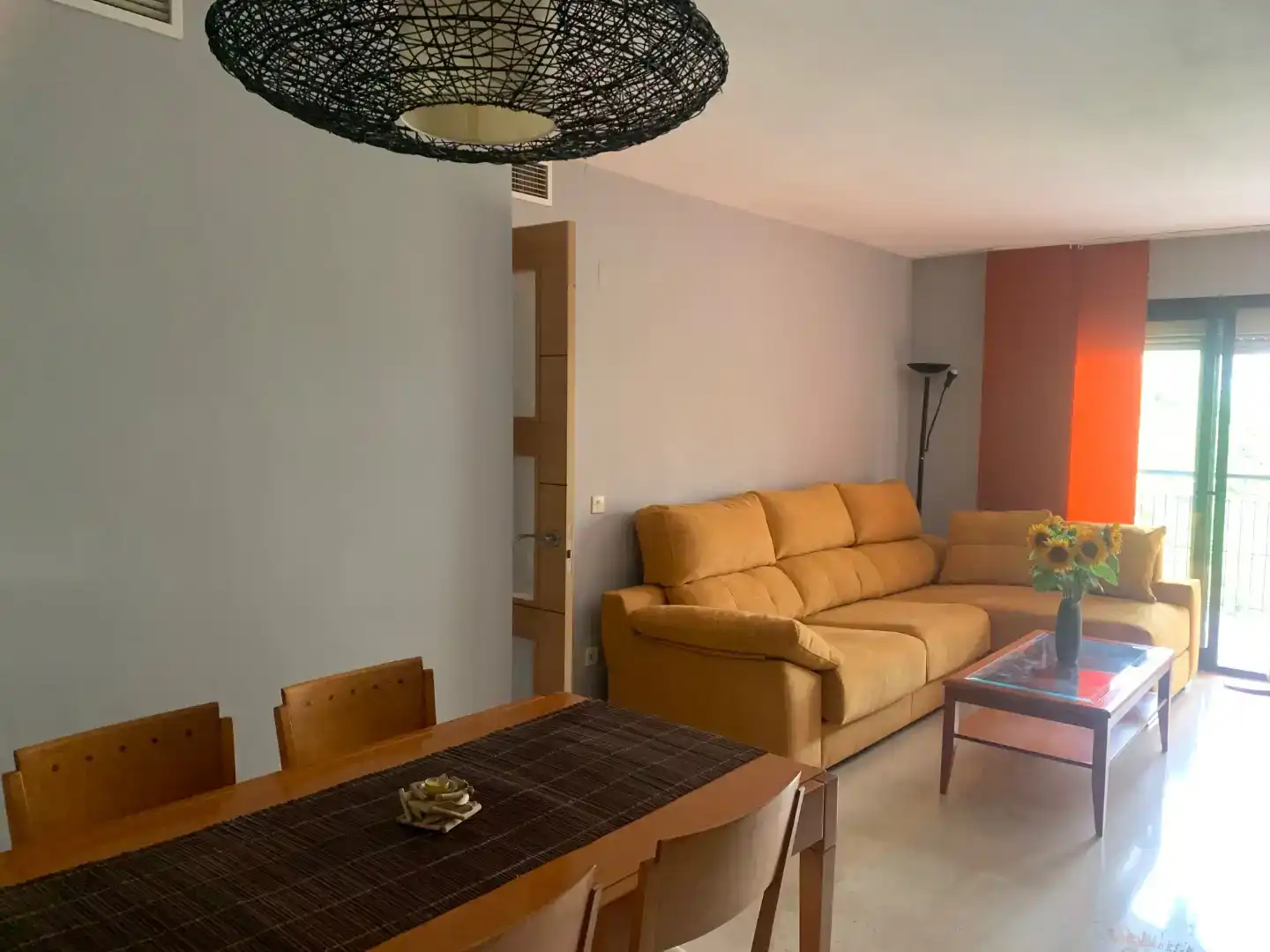 Wohnzimmer von Wohnung zur Miete in  Sevilla Capital mit Klimaanlage, Schwimmbad und Balkon