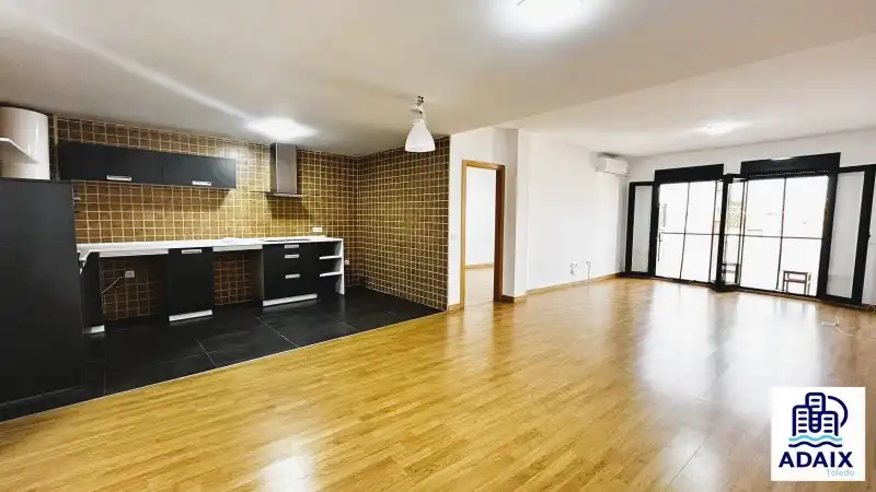 Sala d'estar de Pis en venda en Fuensalida amb Aire condicionat