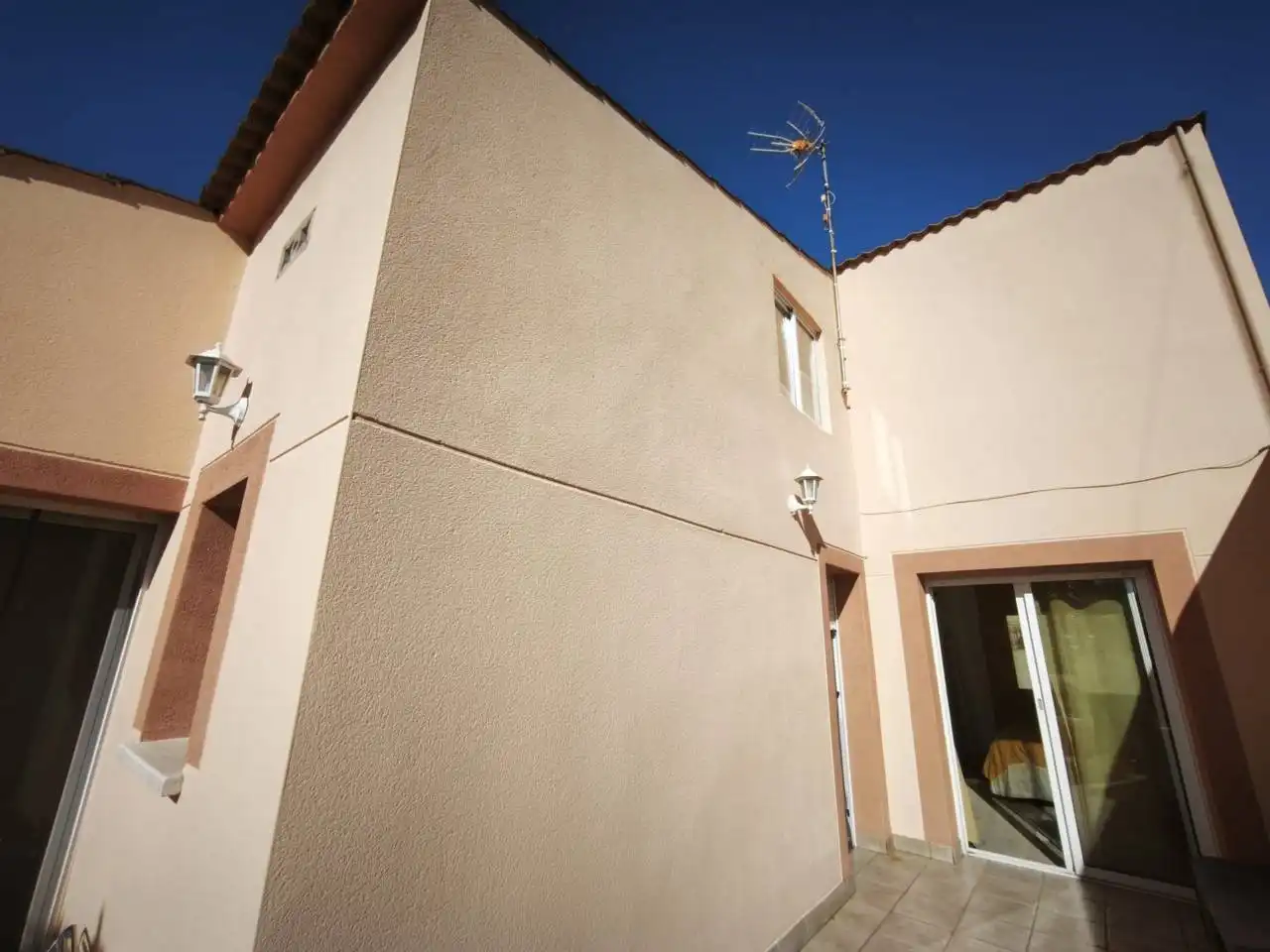 Vista exterior de Casa o chalet en venta en Santa Coloma de Gramenet con Aire acondicionado, Jardín privado y Parquet