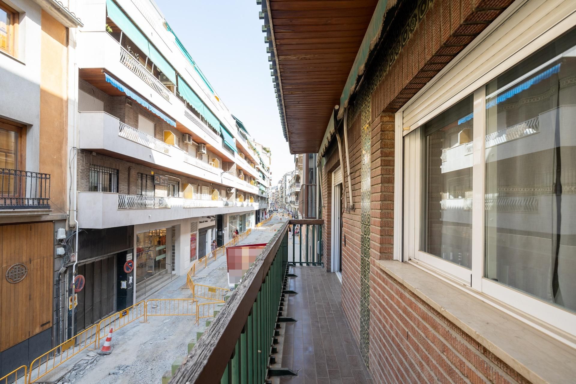 Vista exterior de Piso en venta en  Granada Capital con Terraza y Balcón
