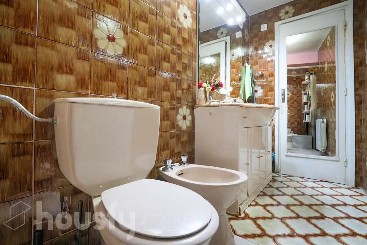 Bany de Pis en venda en Madrid amb Calefacció, Parquet i Terrassa