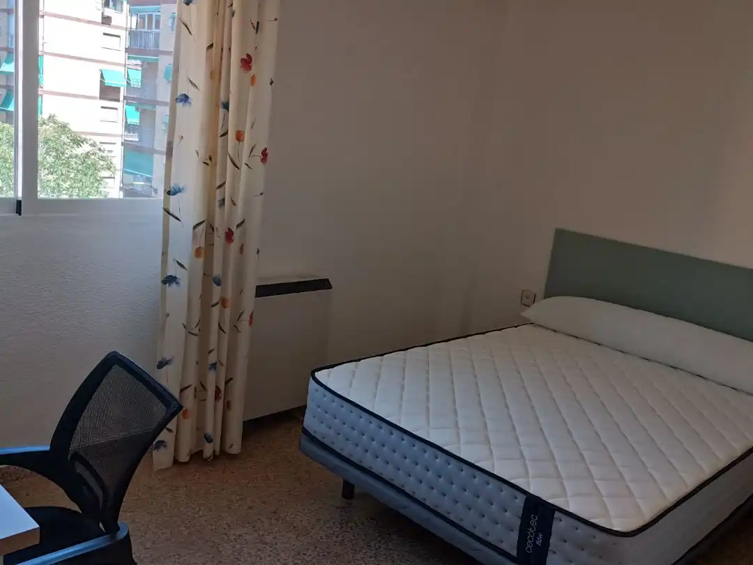 Schlafzimmer von Wohnung zur Miete in  Granada Capital mit Balkon