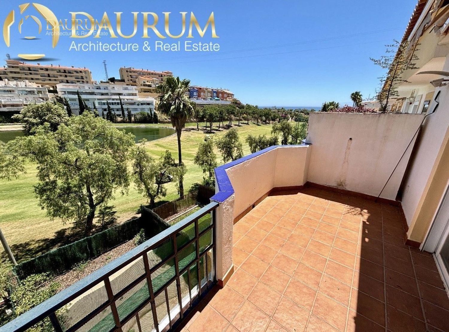 Vista exterior de Casa o chalet en venta en Rincón de la Victoria con Aire acondicionado, Piscina y Piscina comunitaria