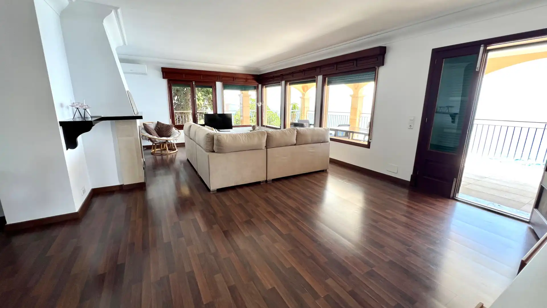 Living room of Flat for rent in Alcúdia  with Air Conditioner, Parquet flooring and Terrace