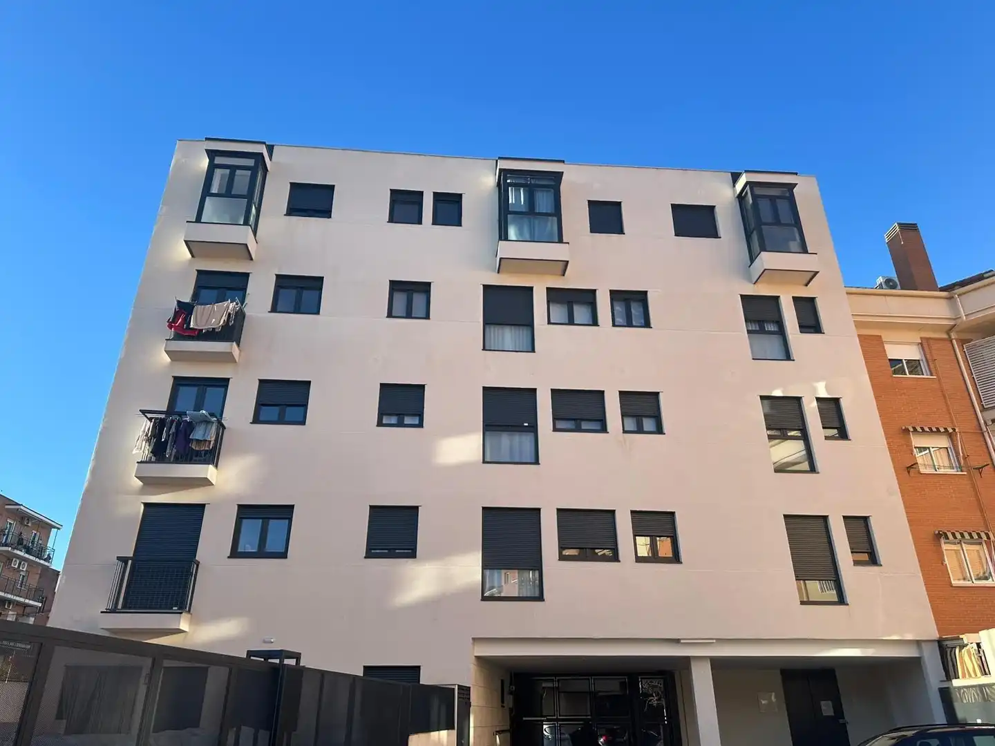 Vista exterior de Piso en venta en Madrid con Calefacción y Piscina comunitaria