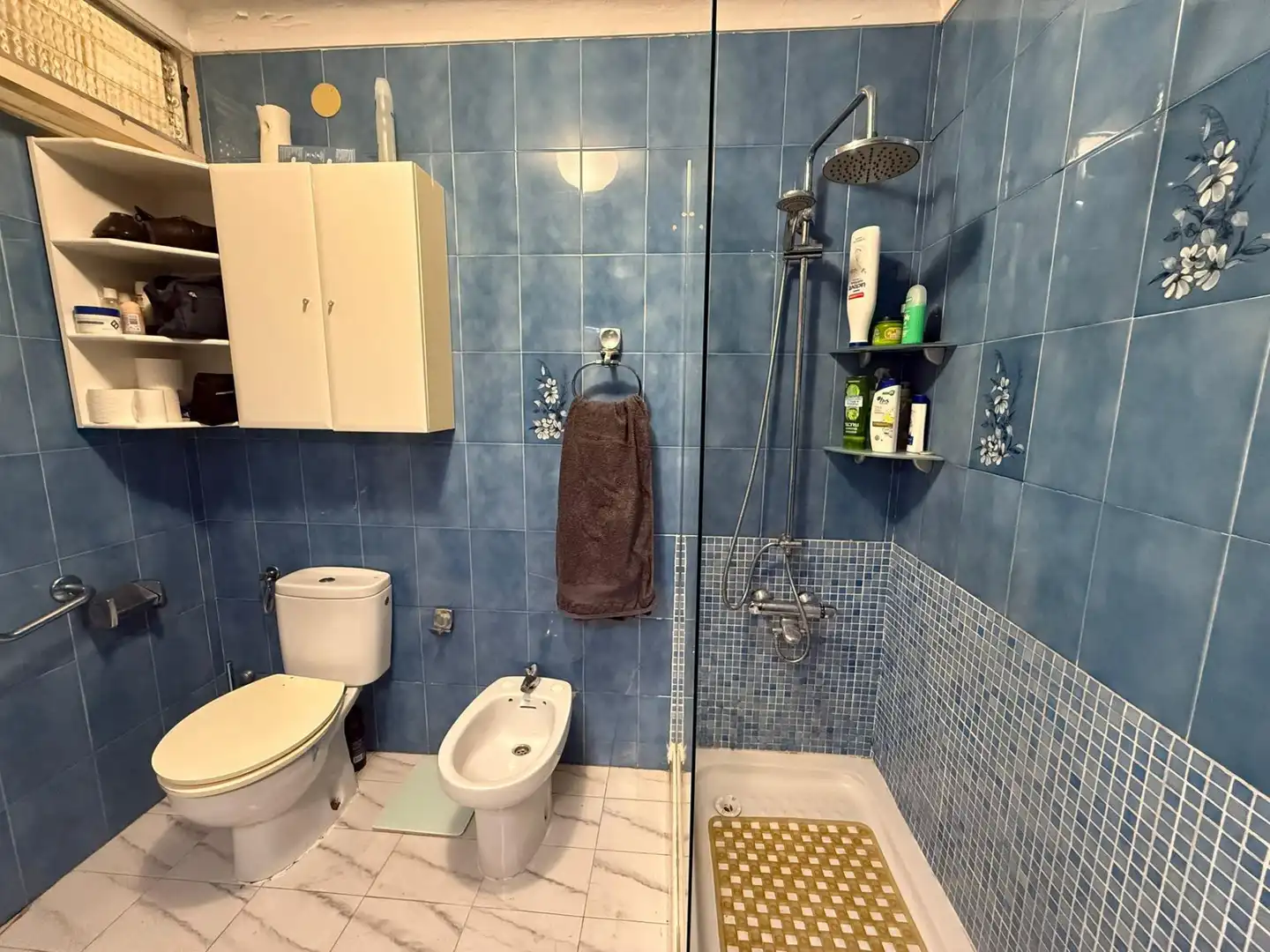 Badezimmer von Einfamilien-Reihenhaus zum Verkauf in Sabadell mit Terrasse, Abstellraum und Ofen