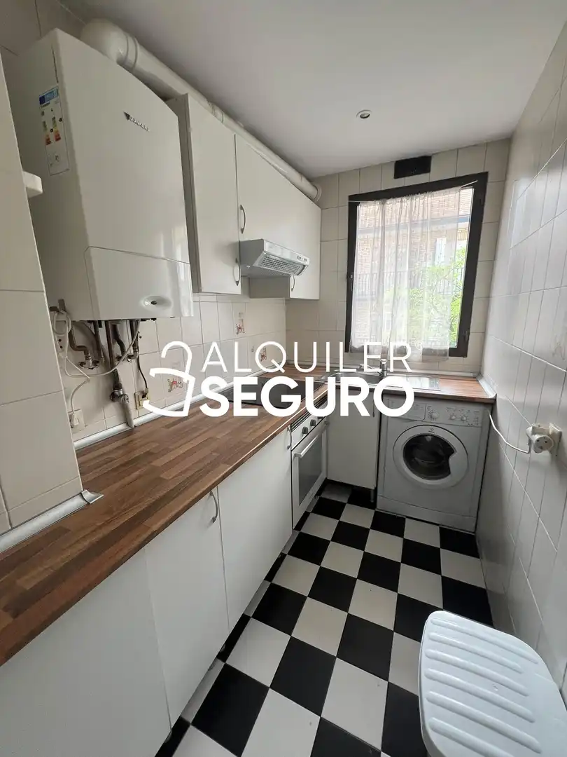 Kitchen of Flat for rent in Madrid  with Air Conditioner and Heating