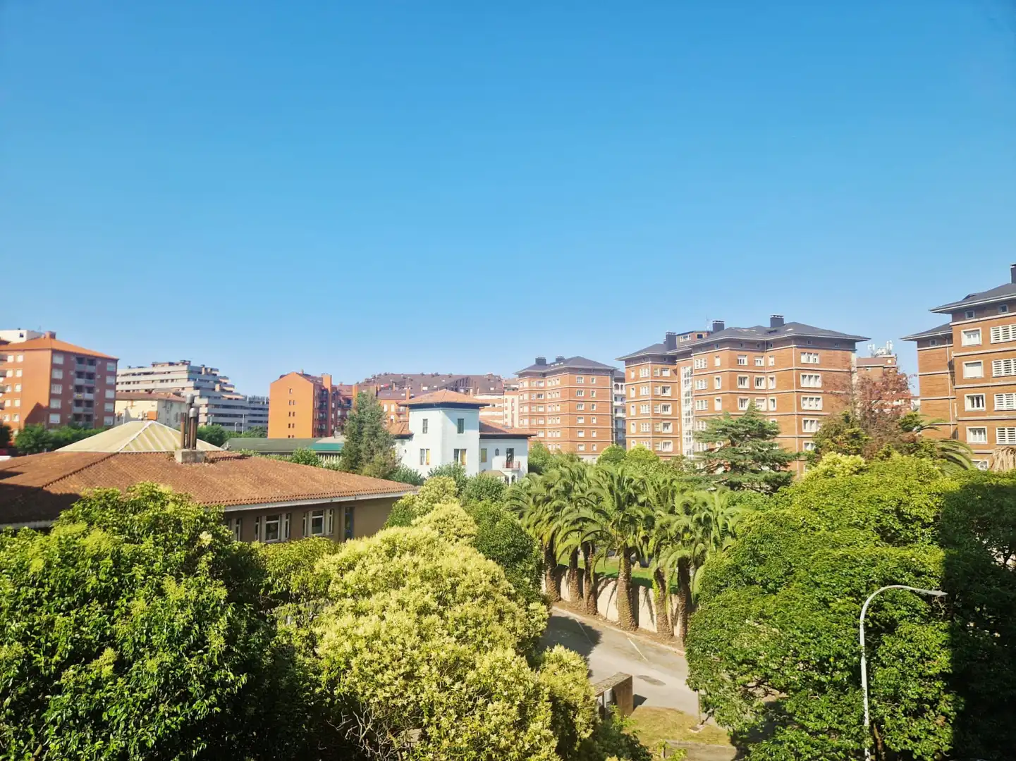 Vista exterior de Pis en venda en Avilés amb Calefacció i Traster