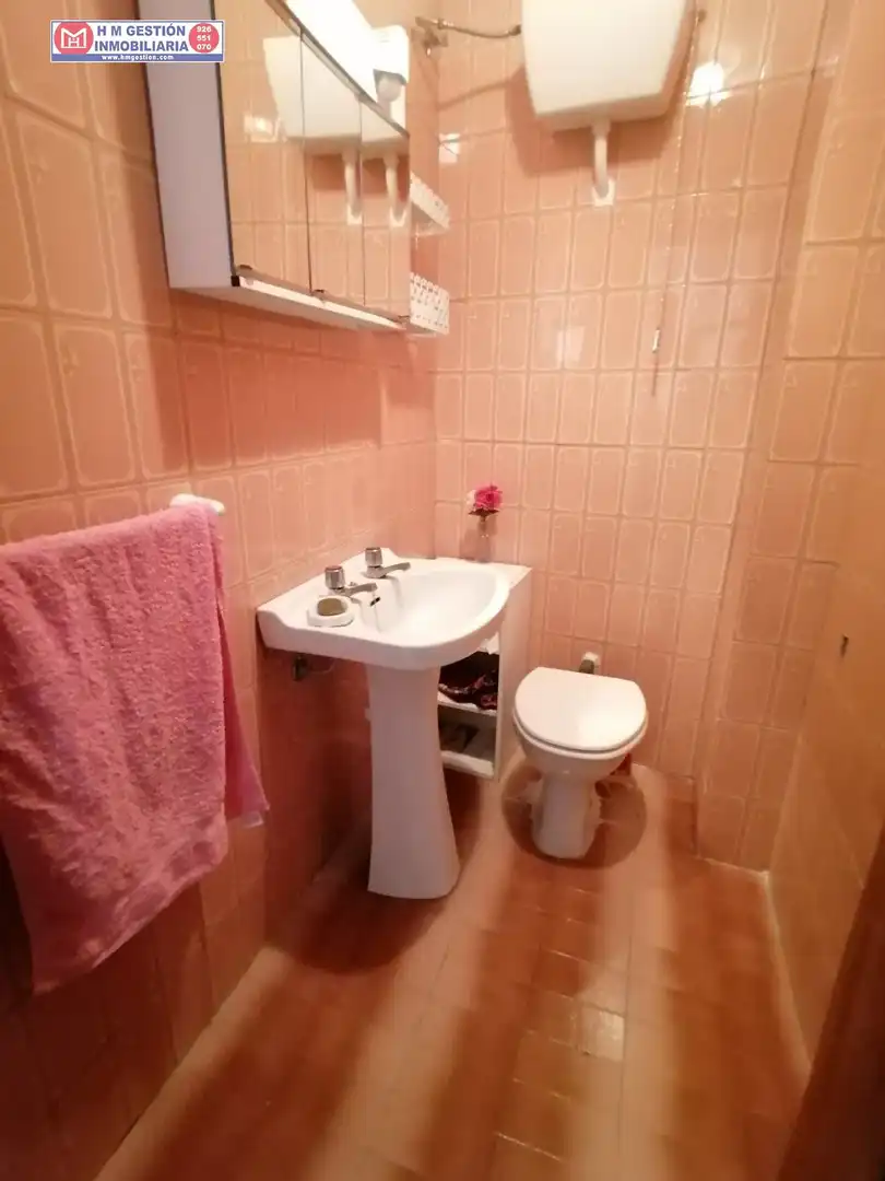 Baño de Piso en venta en Alcázar de San Juan con Terraza, Amueblado y Balcón