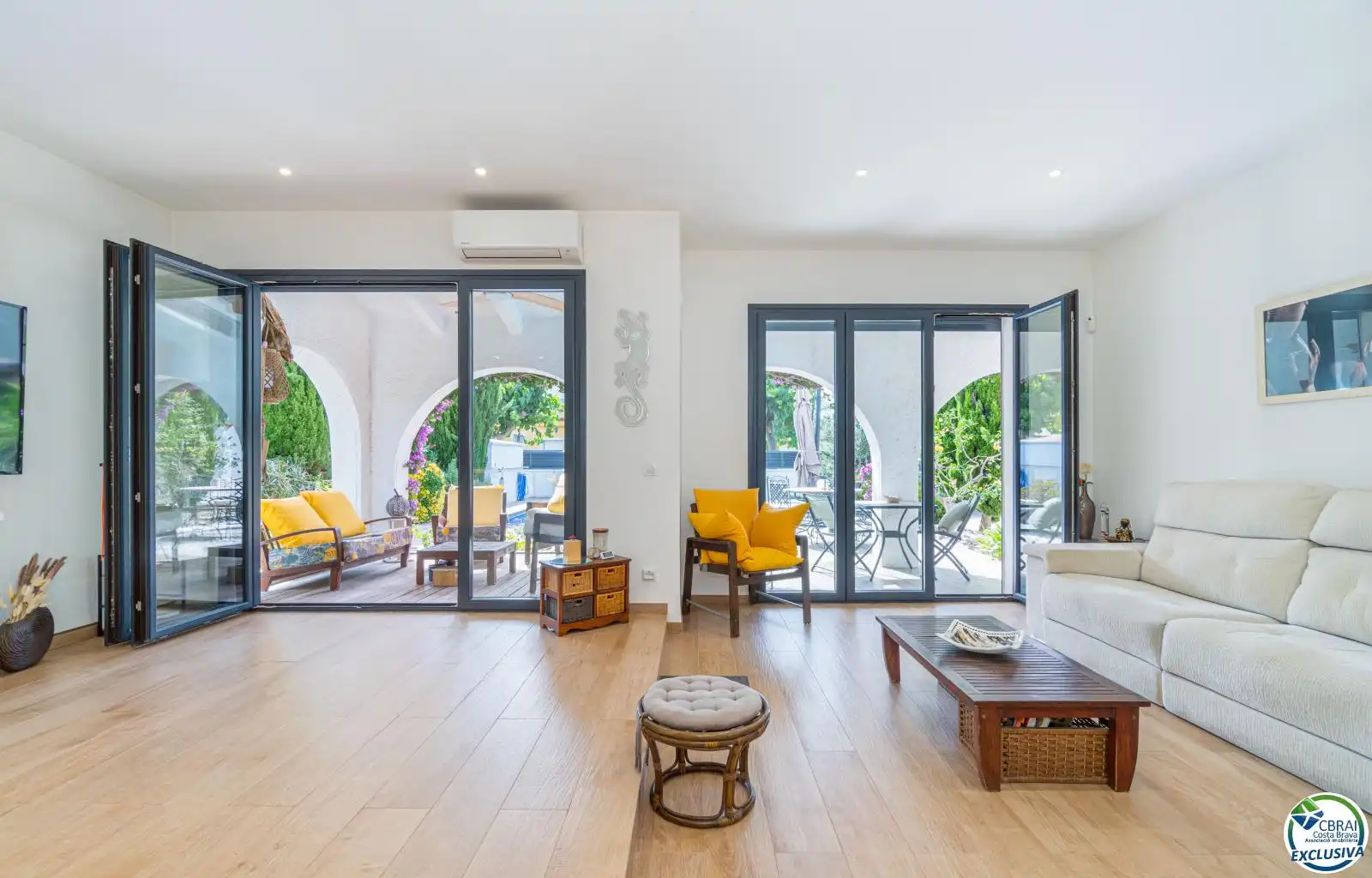 Sala d'estar de Casa o xalet en venda en Empuriabrava amb Aire condicionat, Piscina i Moblat
