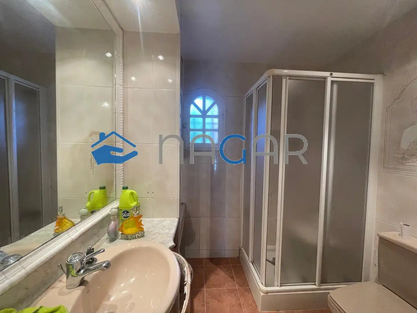 Badezimmer von Country house zum Verkauf in La Línea de la Concepción mit Privatgarten, Schwimmbad und Möbliert
