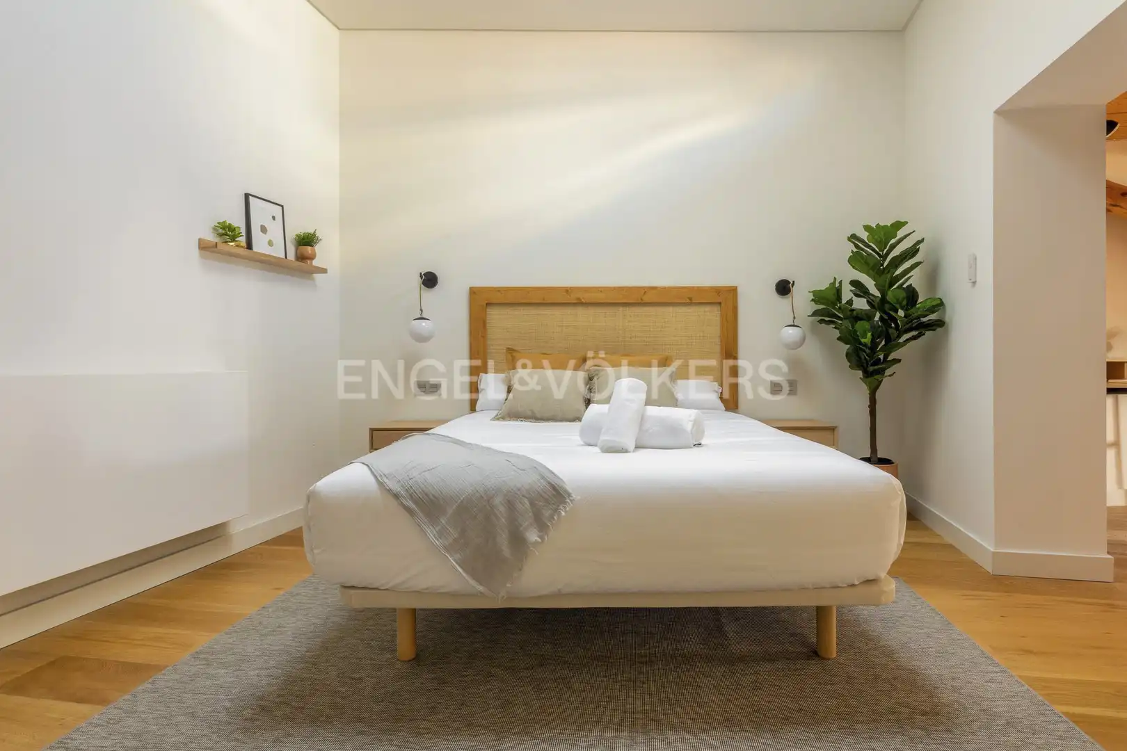 Dormitori de Apartament de lloguer en Madrid amb Aire condicionat, Calefacció i Moblat