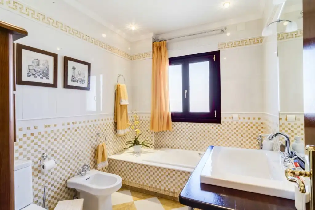 Baño de Casa o chalet en venta en Alhaurín El Grande con Aire acondicionado, Calefacción y Jardín privado
