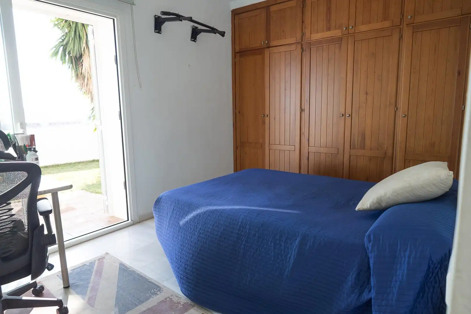 Dormitori de Casa o xalet en venda en Rincón de la Victoria amb Aire condicionat, Jardí privat i Terrassa