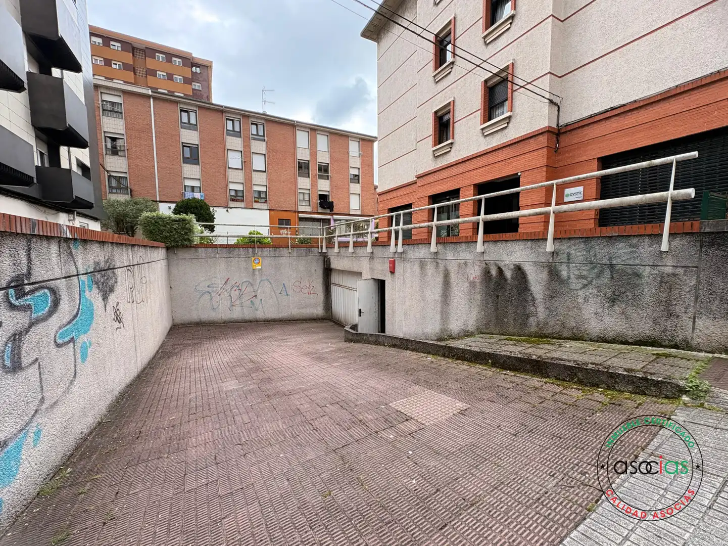 Parking de Piso en venta en Gijón  con Calefacción, Parquet y Trastero