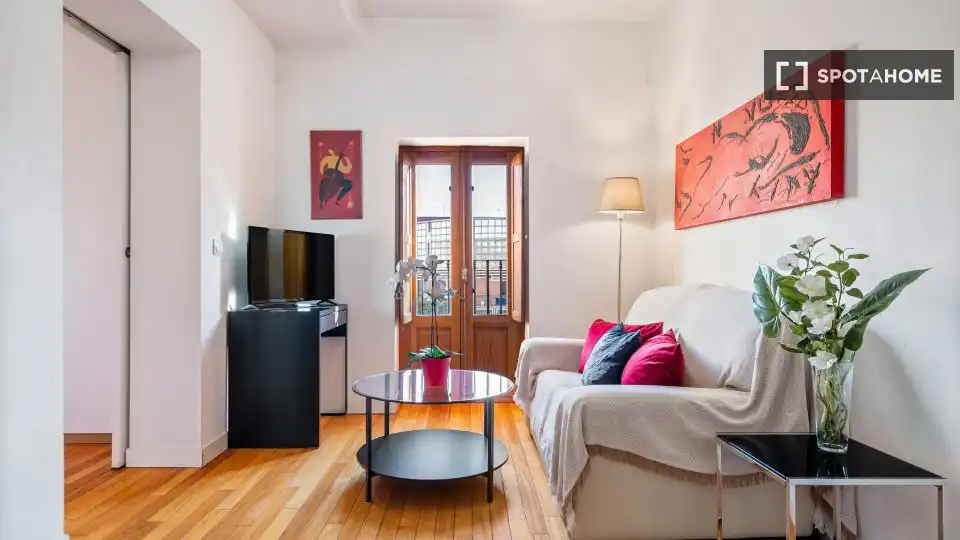 Appartamento con terrazza in affitto a Latina, imagen 3