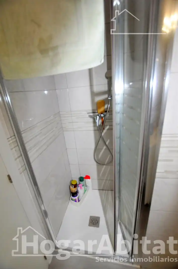 Bathroom of Flat for sale in Mislata  with Air Conditioner and Heating