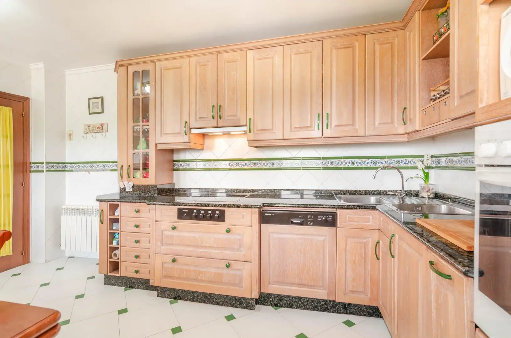 Cocina de Casa o chalet en venta en Pravia con Calefacción, Jardín privado y Parquet