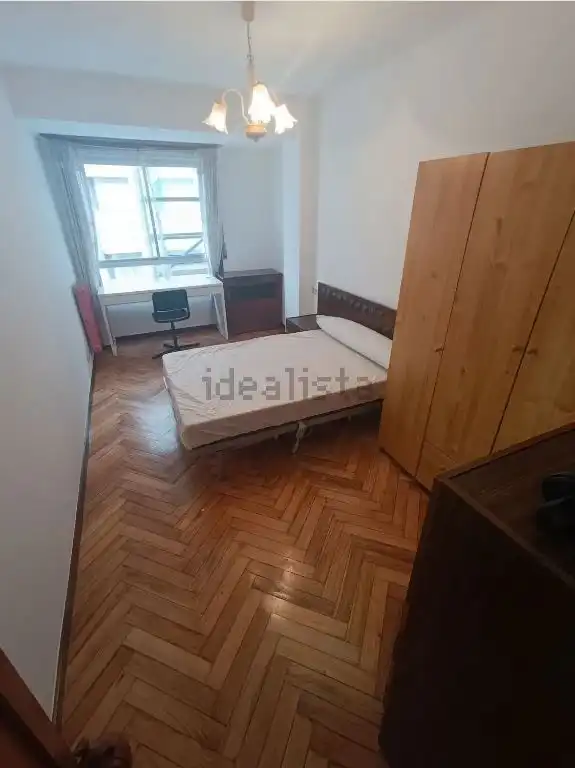 Habitación de Piso en venta en Santiago de Compostela  con Calefacción, Terraza y Amueblado