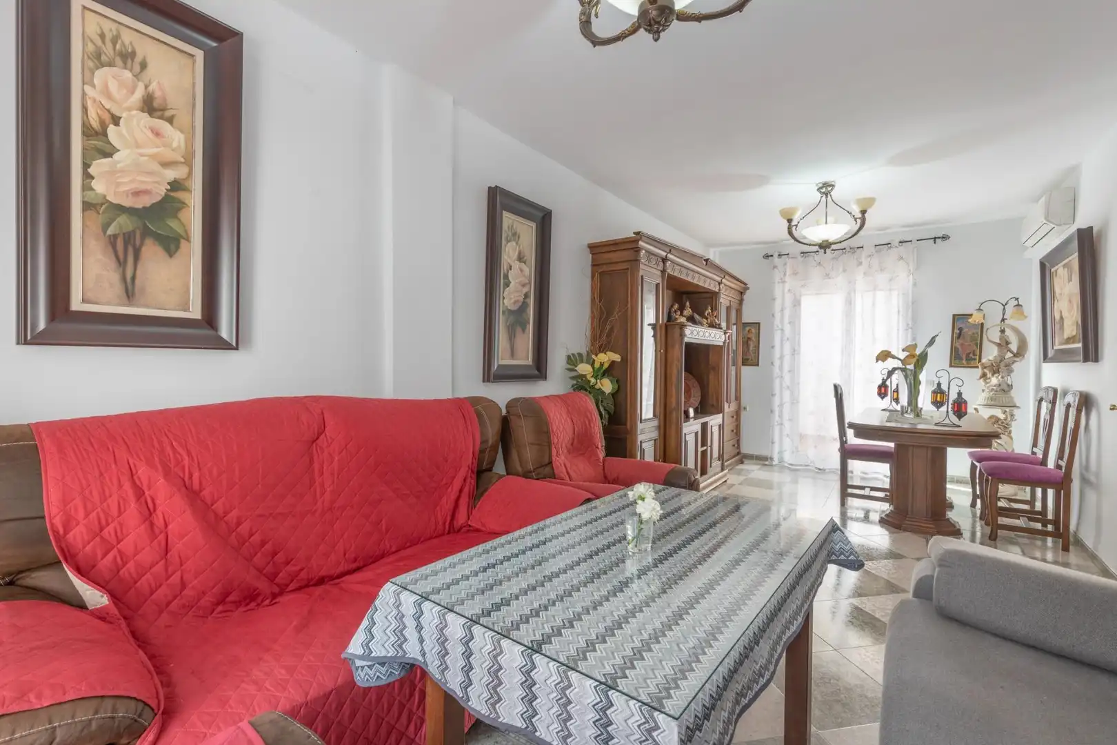 Sala d'estar de Casa adosada en venda en Fuente Vaqueros amb Aire condicionat