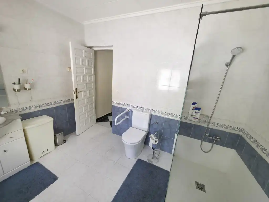 Baño de Casa o chalet en venta en Torrevieja con Aire acondicionado, Jardín privado y Amueblado
