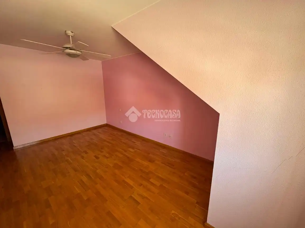 Habitación de Casa adosada en venta en Zaragoza con Terraza