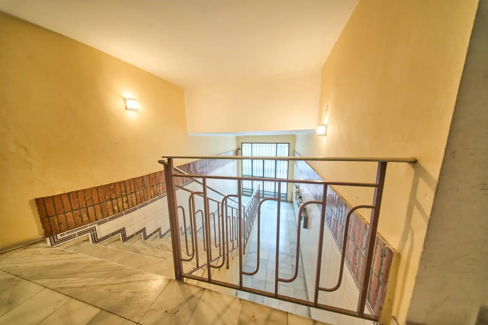 Wohnung zum Verkauf in Órgiva mit Abstellraum und Balkon