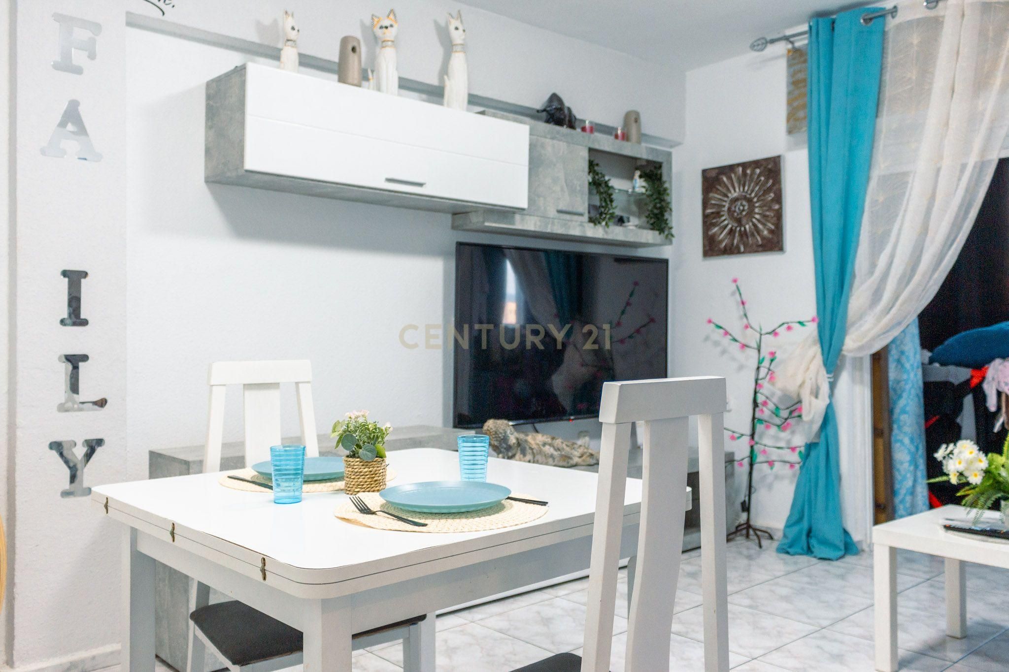 Sala de estar de Estudio en venta en El Ejido con Piscina comunitaria