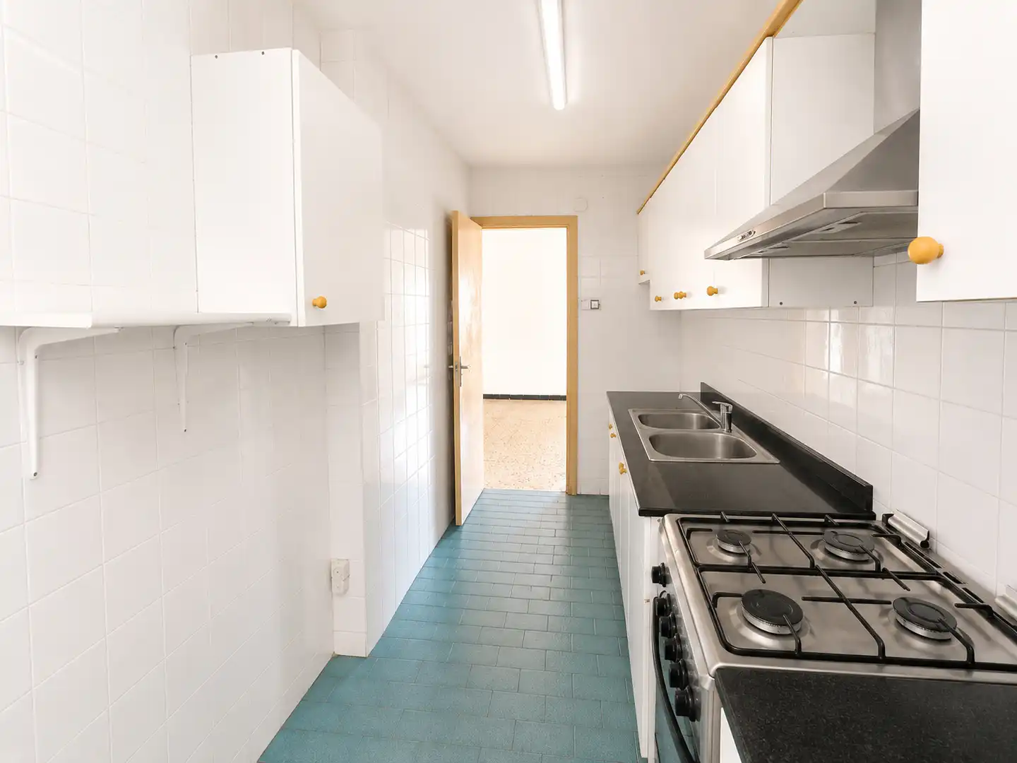 Küche von Wohnung zum Verkauf in Santa Coloma de Gramenet mit Klimaanlage, Heizung und Balkon