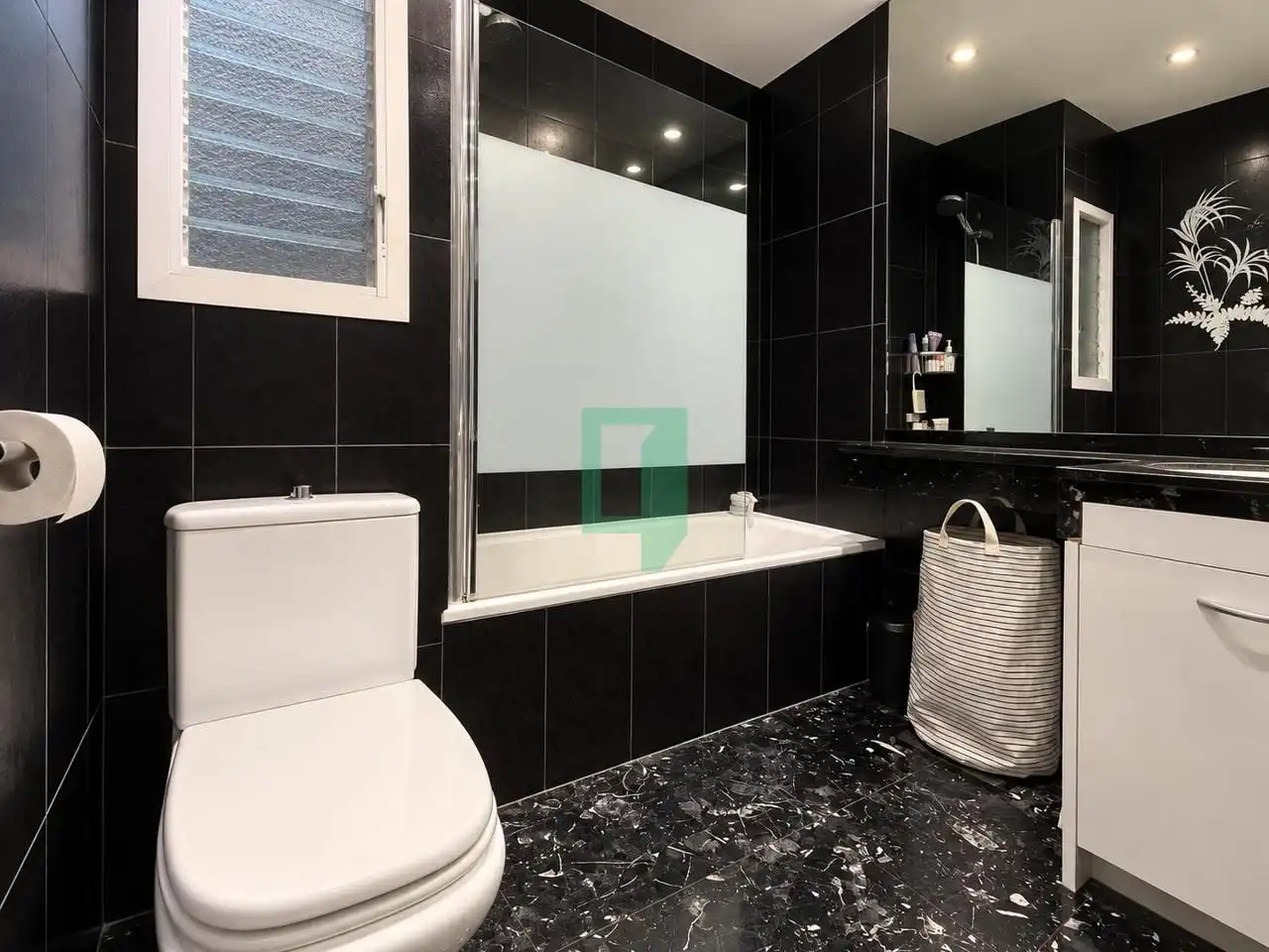 Bathroom of Flat for sale in Badalona  with Air Conditioner, Heating and Balcony
