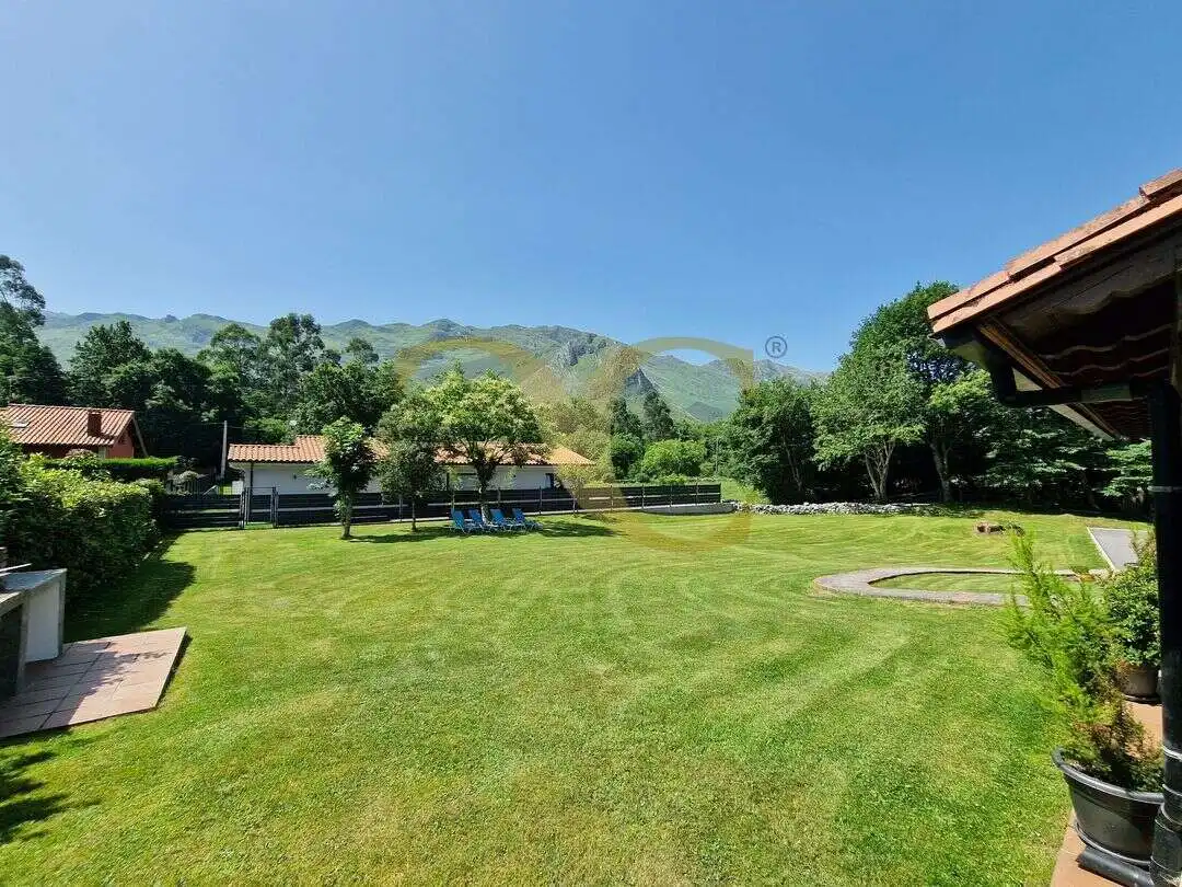 Jardí de Casa o xalet en venda en Llanes amb Calefacció, Jardí privat i Terrassa