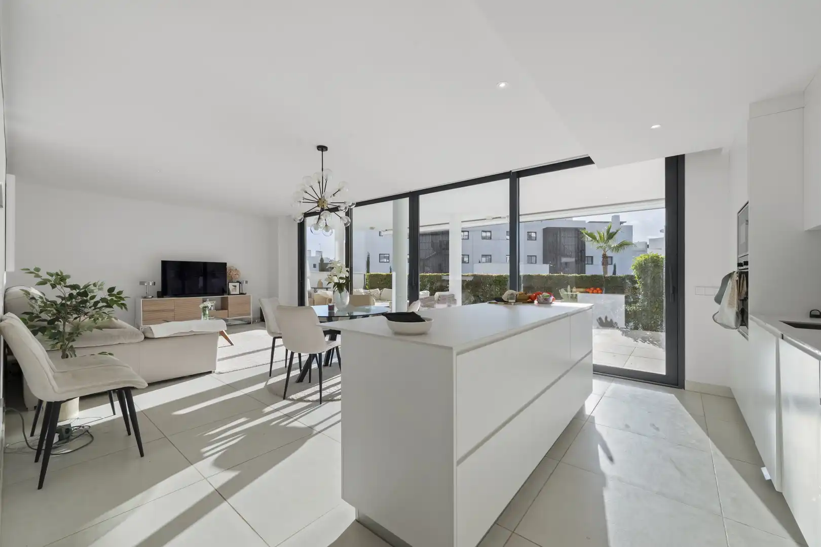 Cuina de Planta baixa en venda en Fuengirola amb Aire condicionat, Jardí privat i Terrassa