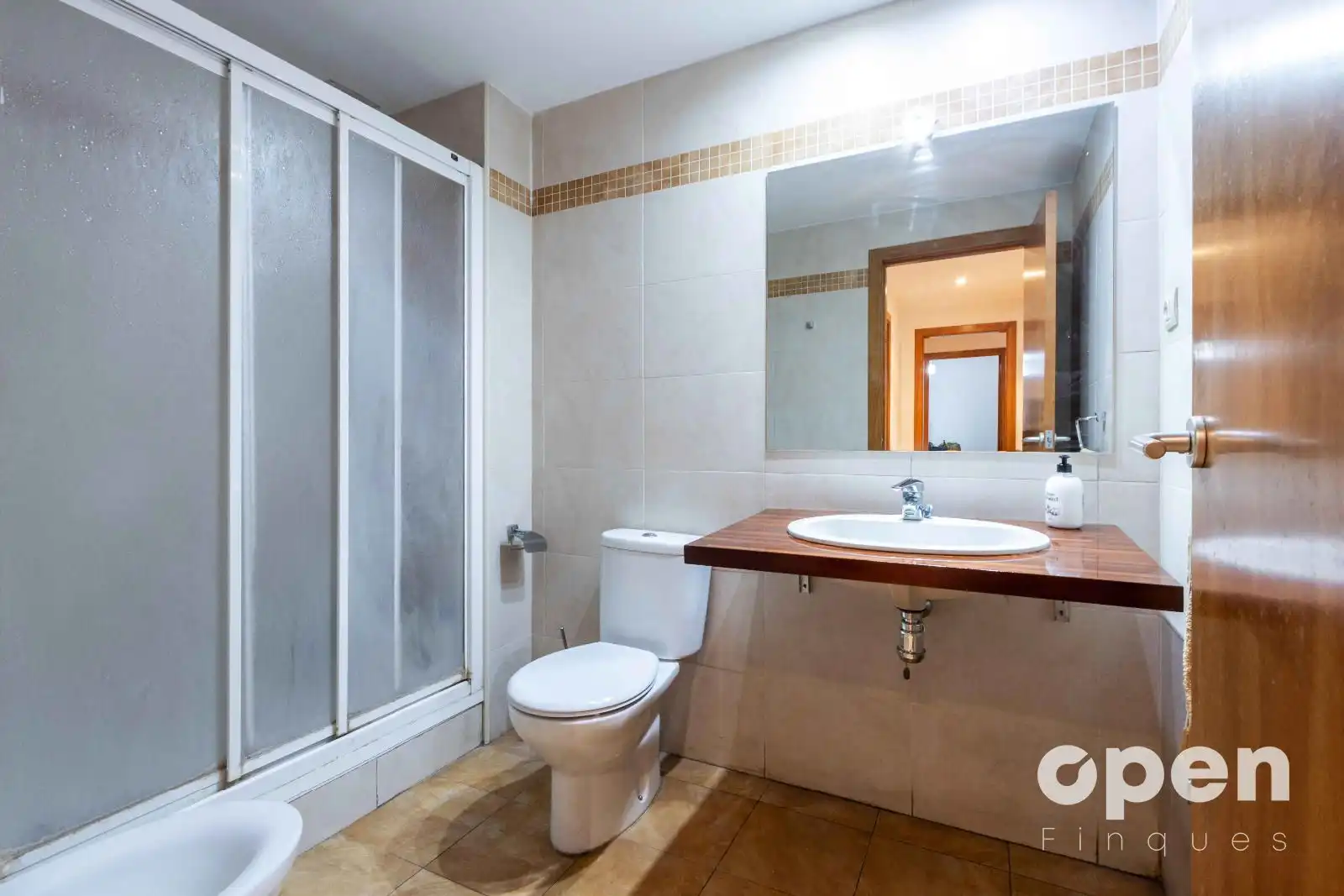 Bathroom of Flat for sale in Terrassa  with Air Conditioner, Heating and Terrace